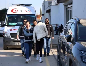 Adana’da Kanser İlaçlarını Bakkal Görünümlü Depoda Satan Çift Gözaltına Alındı