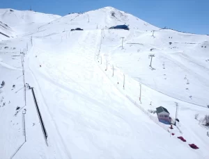 Erzurum’daki Palandöken Kayak Merkezi Ramazan Bayramı tatilini kayak yapmak isteyenleri misafir edecek