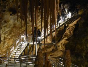 Kurban Bayramı’nı Gümüşhane’de geçirenler Karaca Mağarası’nı ziyaret ediyor