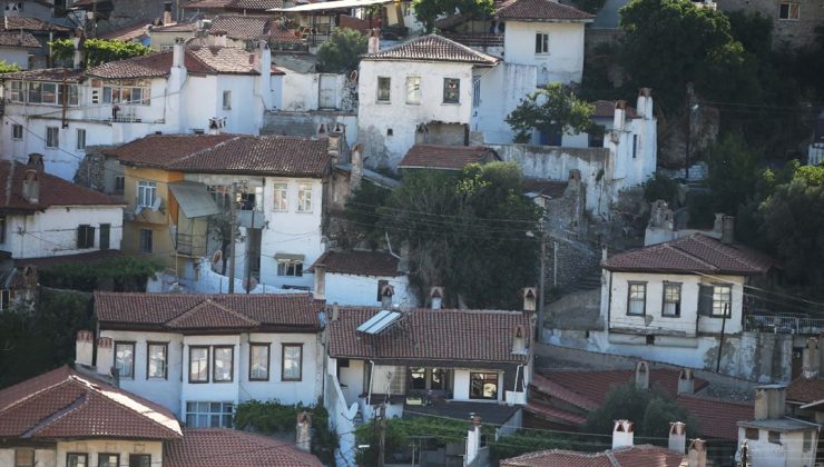 Menteşe “Muğla bacalı” evleri ve tarihi yapılarıyla turist çekiyor